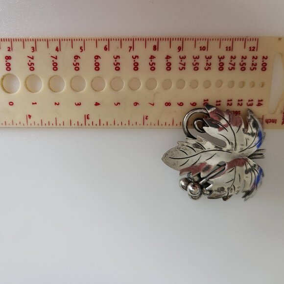 1940-50-S TAXCO MEXICO 925 STERLING SIGNED VINTAGE GRAPE BROOCH AND EAR RINGS - Picture 7 of 7